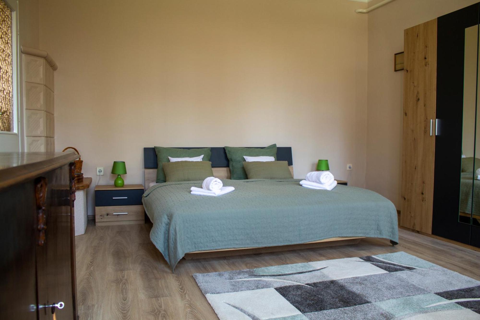 Villa Flora Kiskunmajsa Bagian luar foto